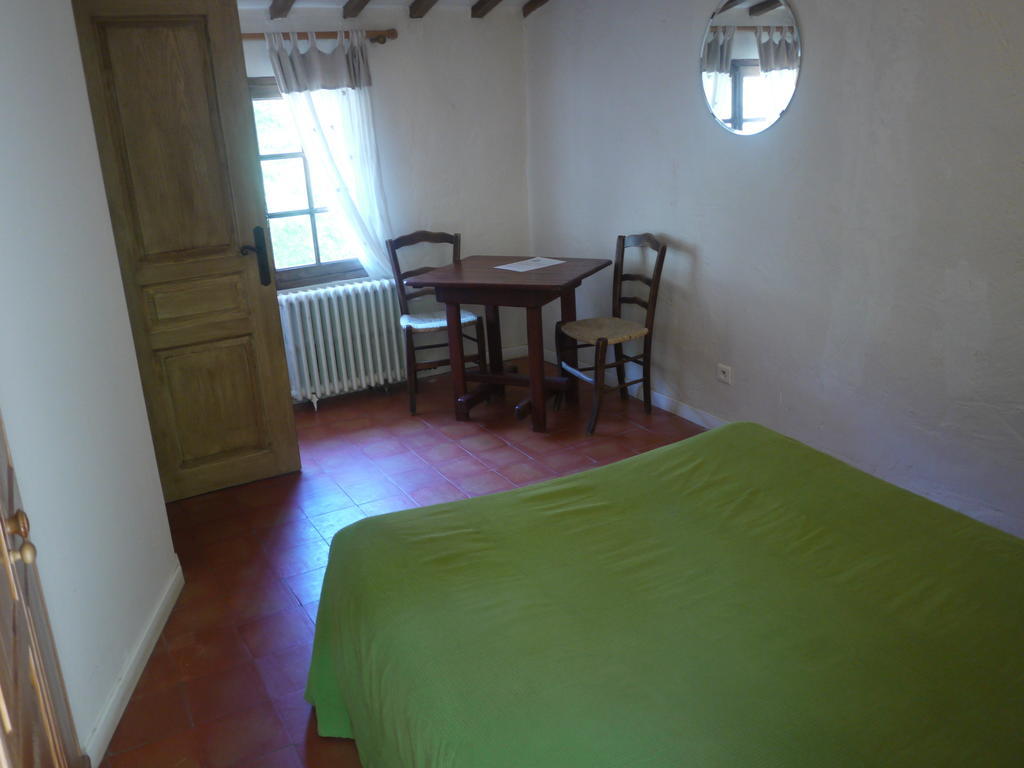 Auberge Des Seguins Buoux Стая снимка