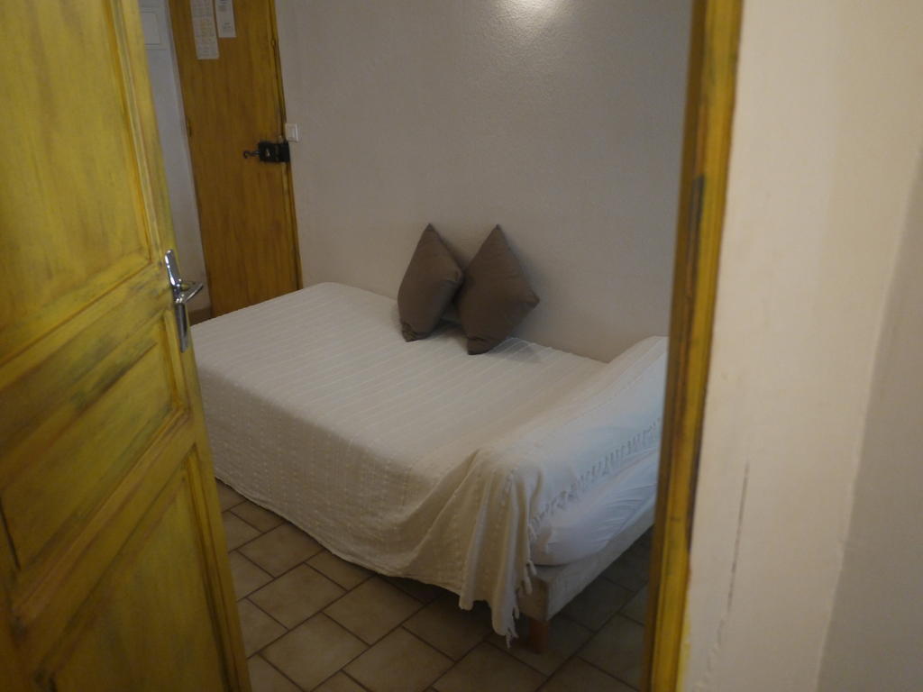 Auberge Des Seguins Buoux Стая снимка