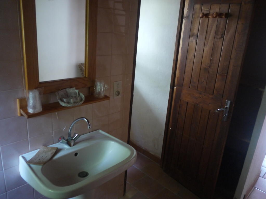 Auberge Des Seguins Buoux Стая снимка