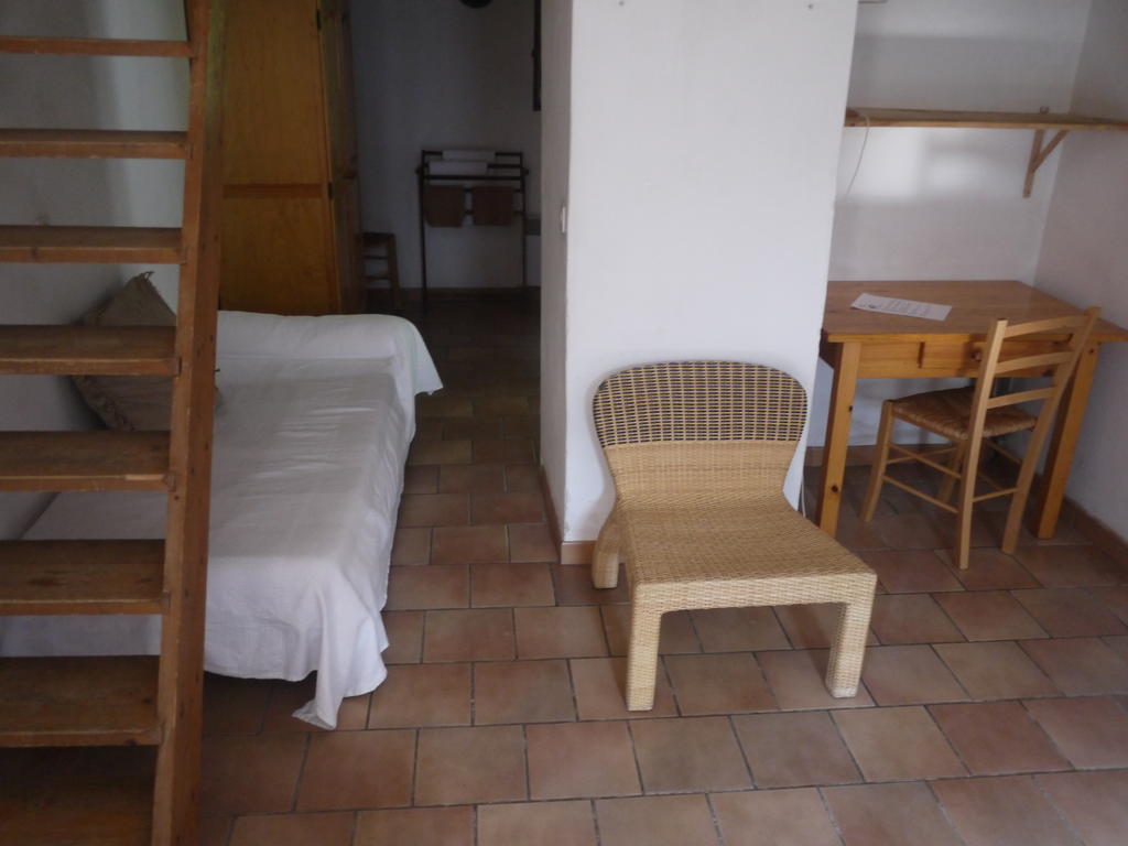 Auberge Des Seguins Buoux Стая снимка
