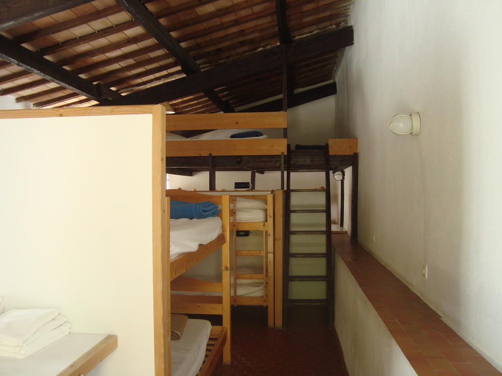 Auberge Des Seguins Buoux Стая снимка