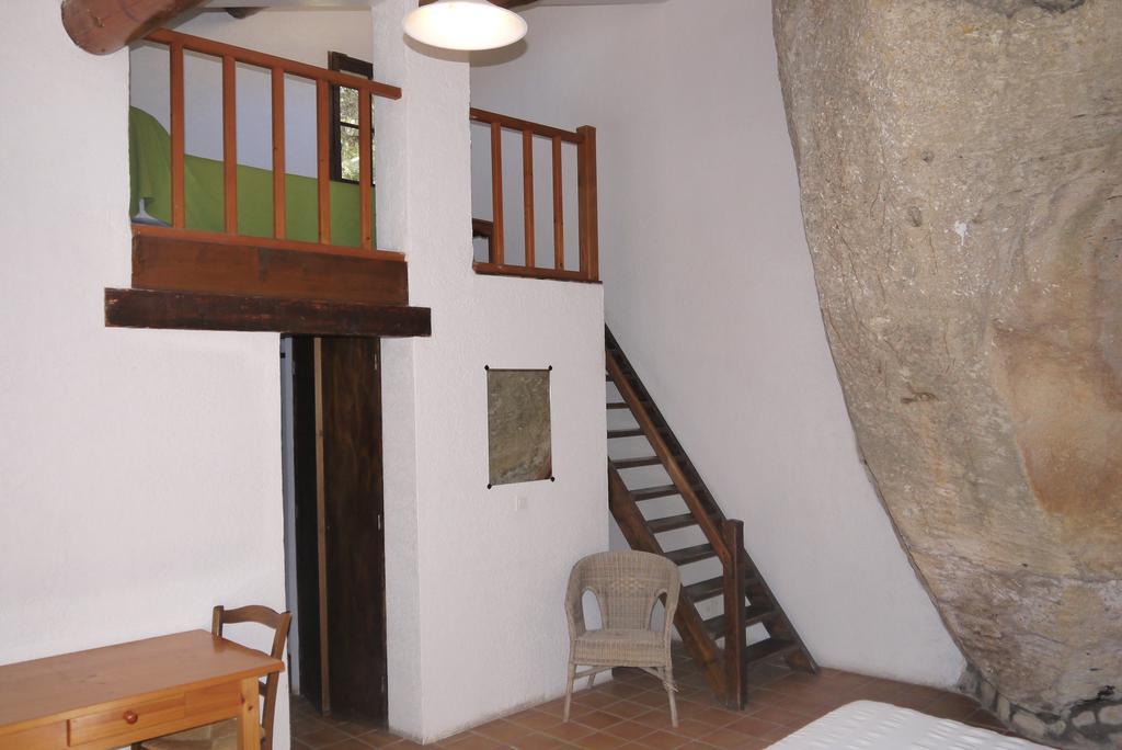 Auberge Des Seguins Buoux Стая снимка