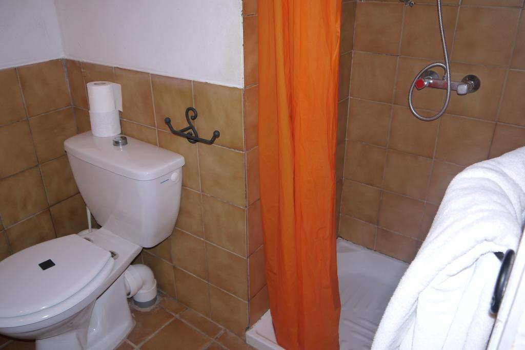 Auberge Des Seguins Buoux Стая снимка