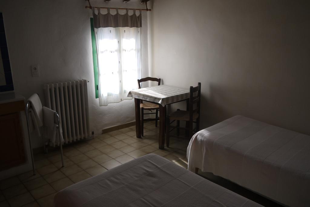 Auberge Des Seguins Buoux Стая снимка