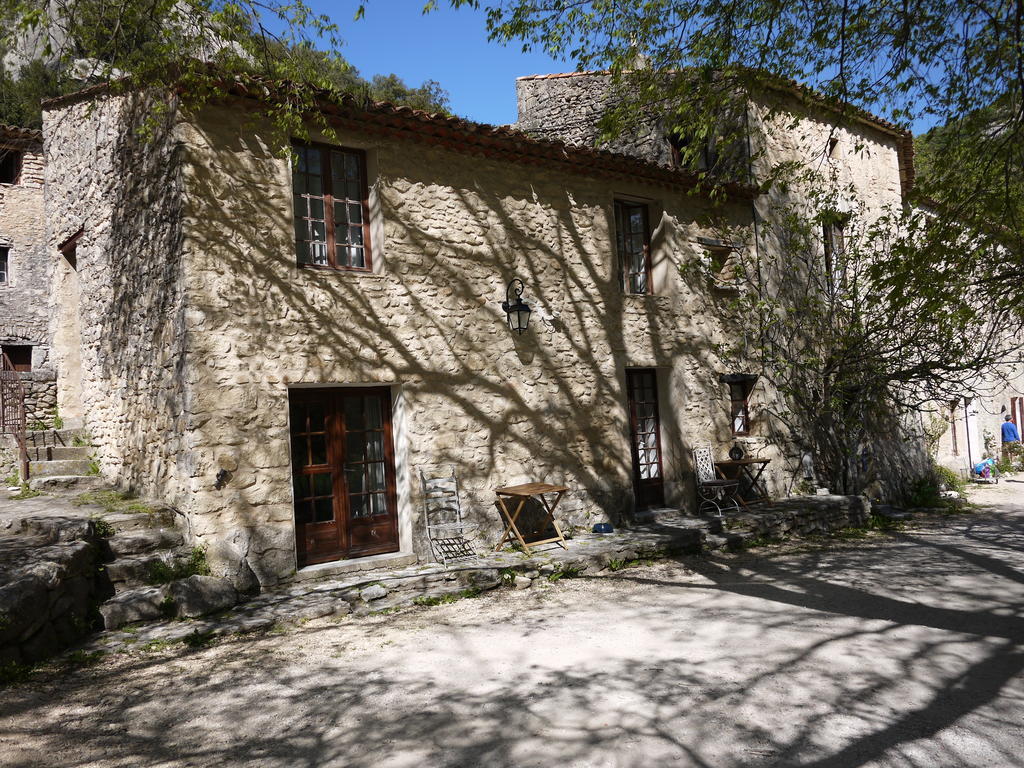 Auberge Des Seguins Buoux Екстериор снимка