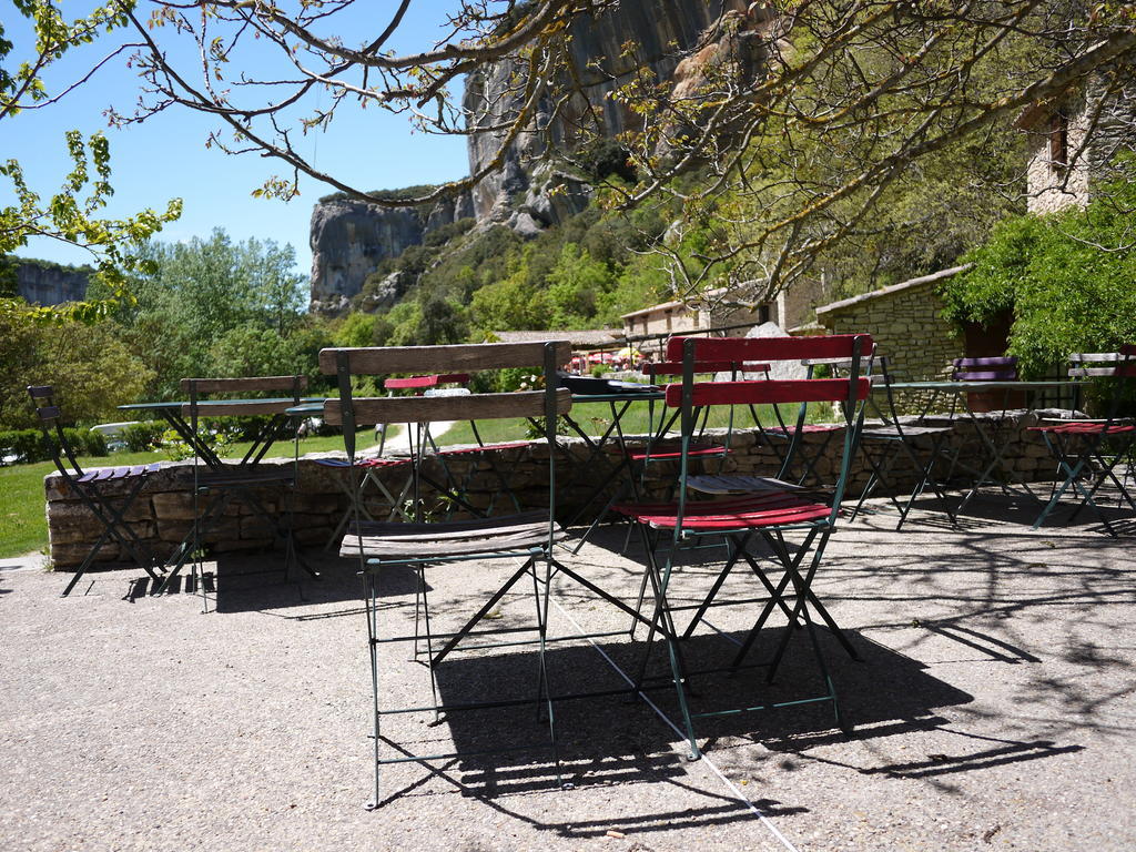 Auberge Des Seguins Buoux Екстериор снимка